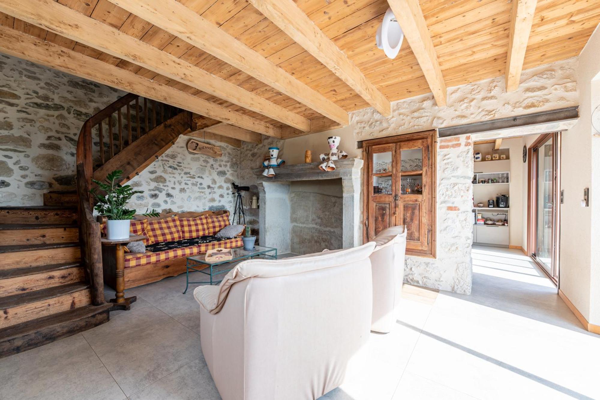 Les Bellevues Hotel Moye Bagian luar foto